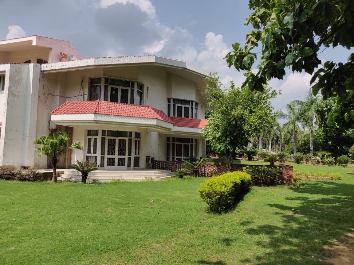 Farm house for sale in MG Road Sultanpur Chattarpur