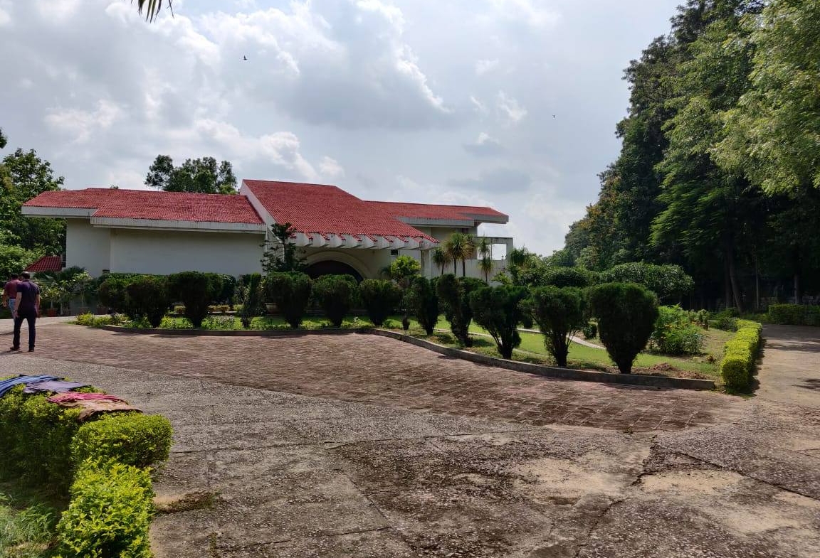 Farm house for sale in MG Road Sultanpur Chattarpur