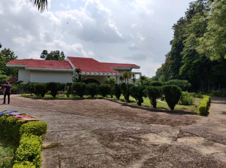 Farm House for sale in MG Road Sultanpur Chattarpur Hans Kumar