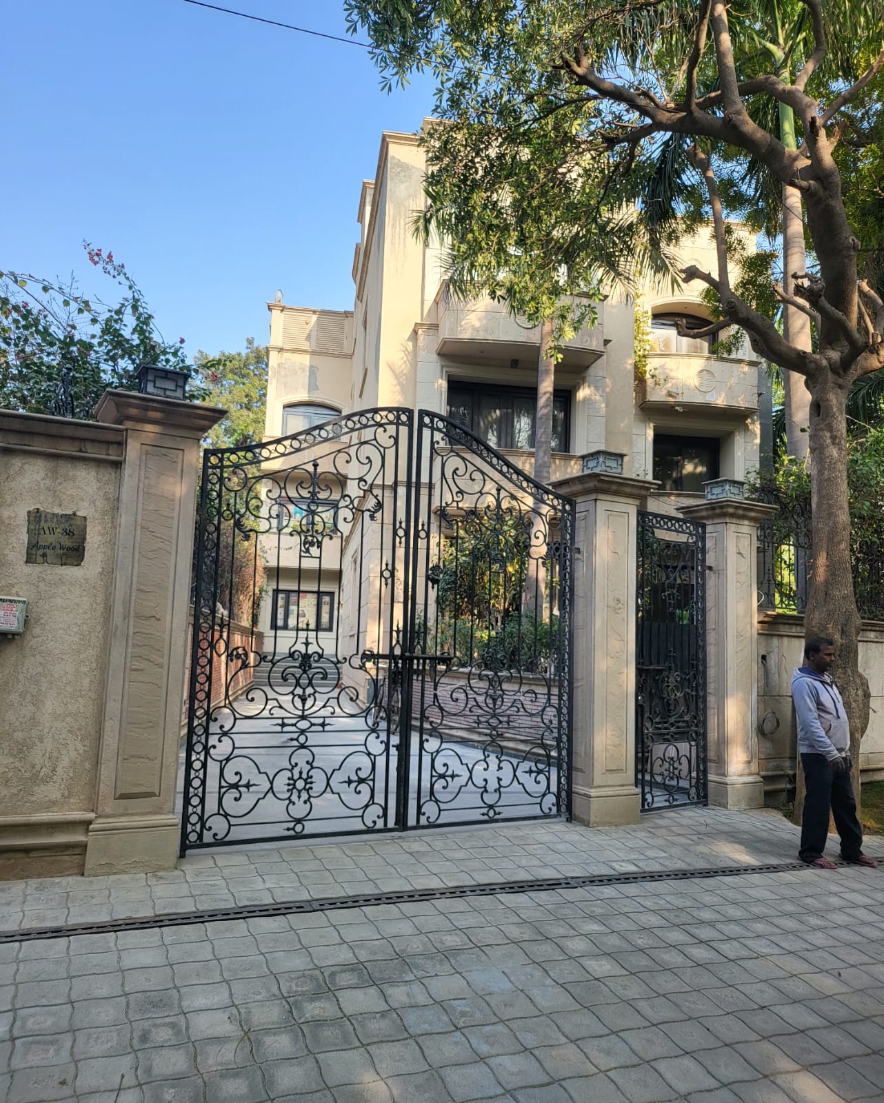 Villa For Sale in Gurgaon Malibu Town Sector 47 Gurugram