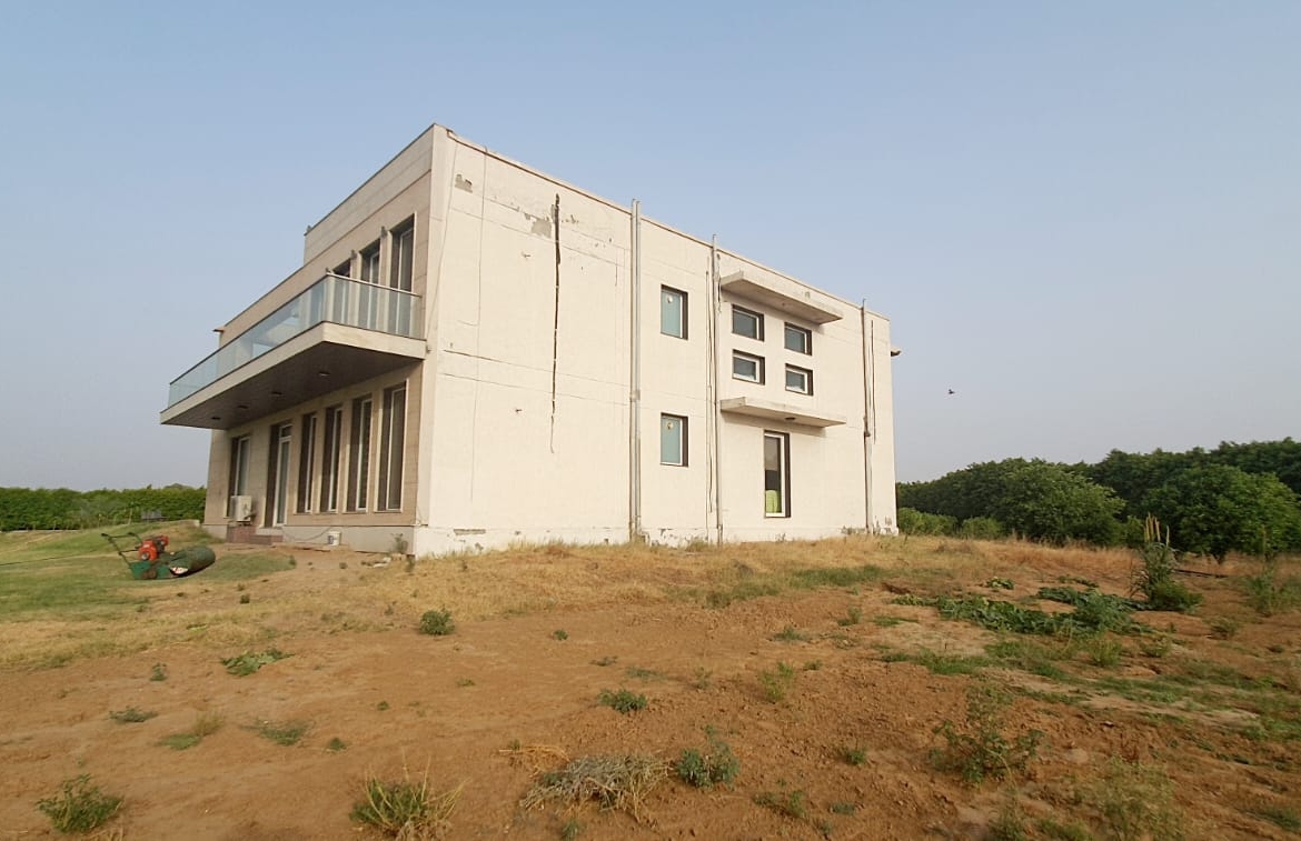 Mansion Bungalow For Sale Near Gurgaon With Land Use Change And Occupation Certificate