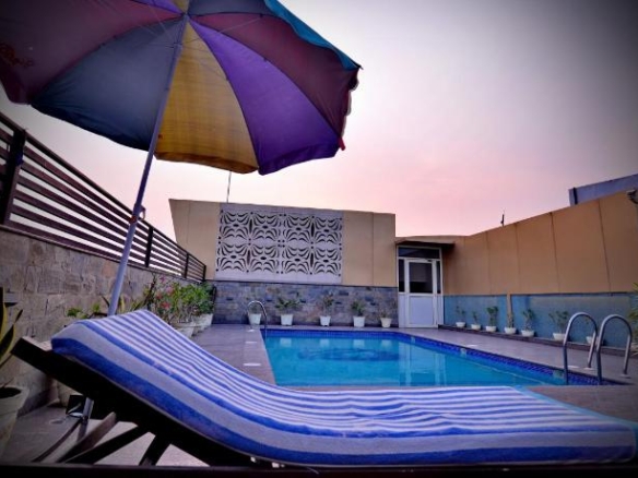 Lands Resorts Hotels In Agra For Sale and Lease