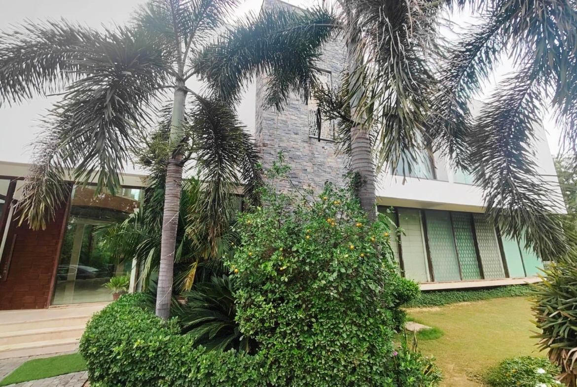 Farmhouse For Rent In Chattarpur New Delhi Luxury Duplex House at Radhey Mohan Drive