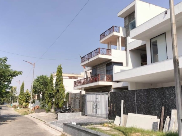 Park Facing House for Sale in Dharuhera Bestech City at Rewari