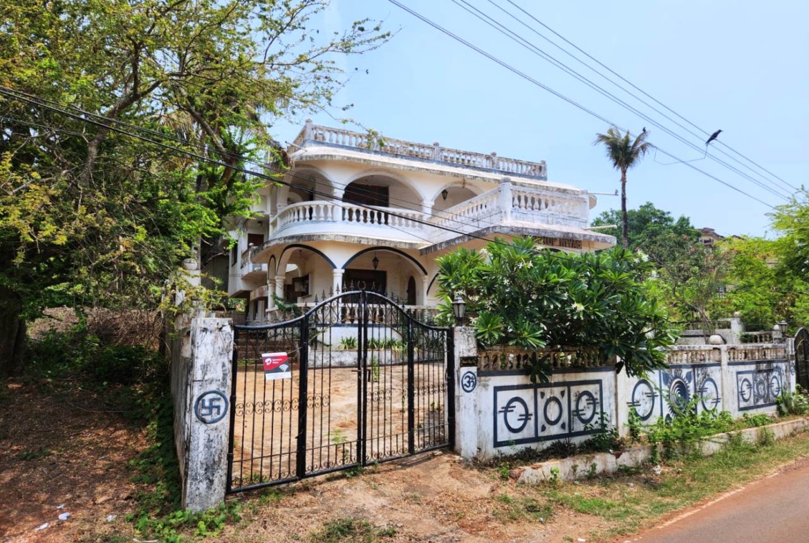Donapaula Sea View Bungalow For Sale At Land Price In Goa Nagalli Hills Colony