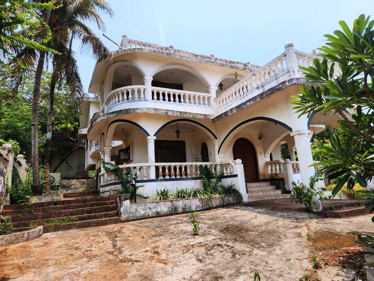 Donapaula Sea View Bungalow For Sale At Land Price In Goa Nagalli Hills Colony