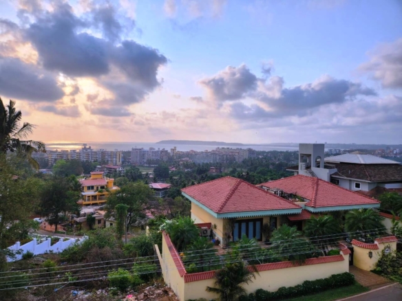 Donapaula Sea View Bungalow For Sale At Land Price In Goa Nagalli Hills Colony