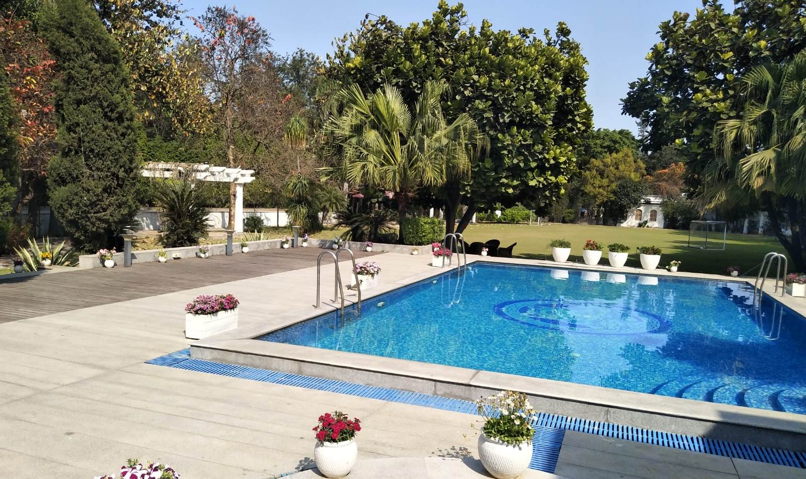 Farm House For Rent In DLF Chattarpur