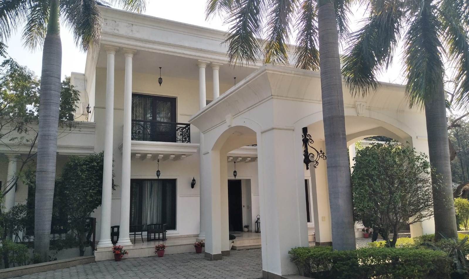 Farm House For Rent In DLF Chattarpur