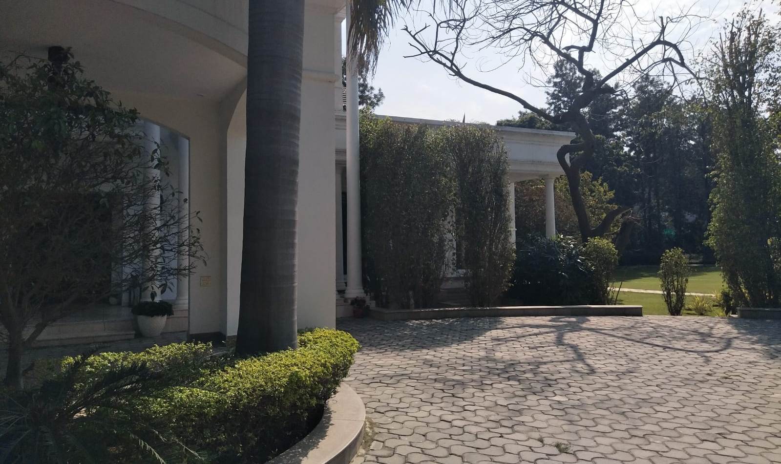 Farm House For Rent In DLF Chattarpur