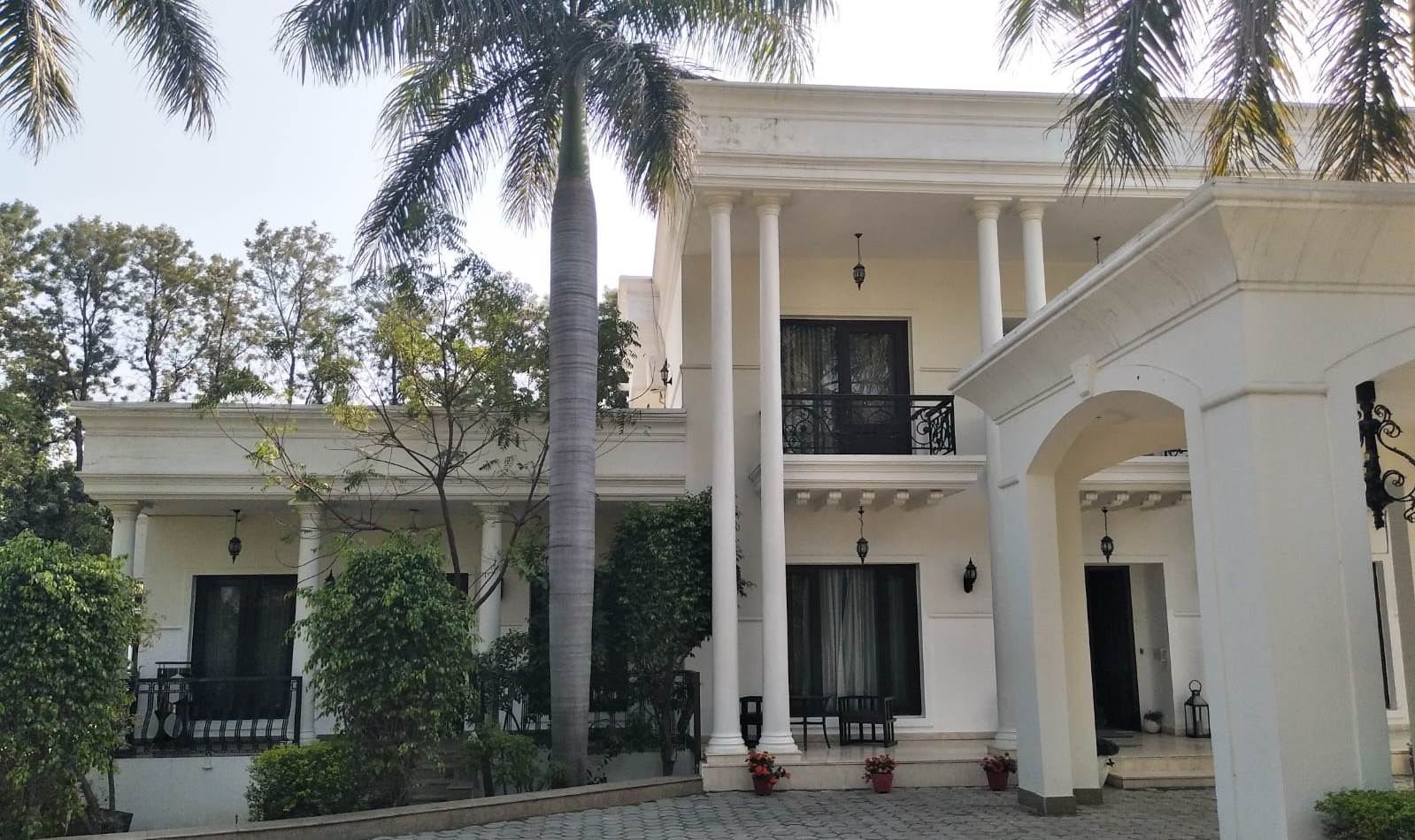 Farm House For Rent In DLF Chattarpur