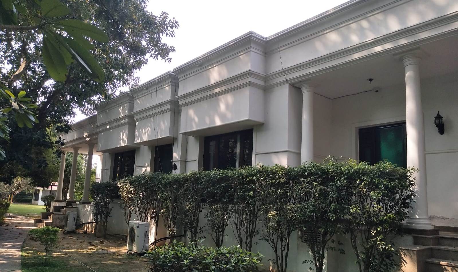 Farm House For Rent In DLF Chattarpur