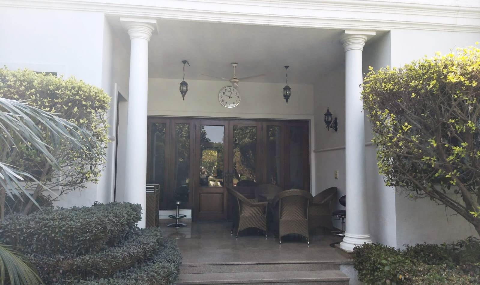 Farm House For Rent In DLF Chattarpur